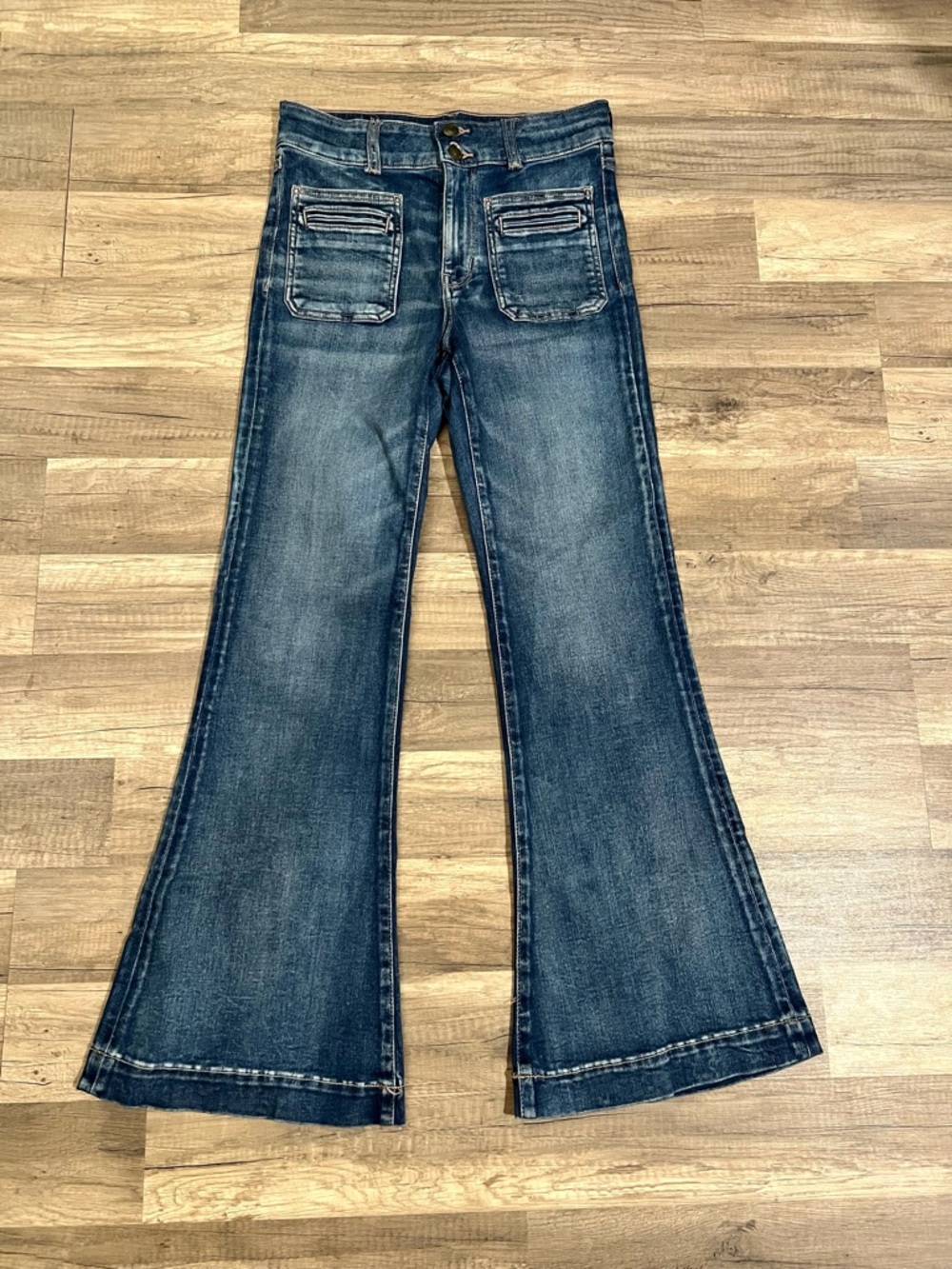 NWT American Eagle Woman’s Mid Wash Super High Rise Flare Western Jeans Size 6 S